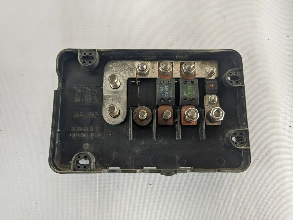 блок предохранителей б/у - 2
